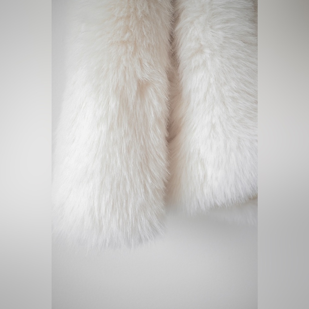 Bardot White Faux Fur Mobwife Jacket NWT - Picture 7 of 9